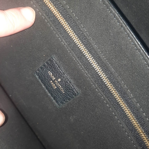 Authentic LV chain bag MM empreinte St Germain Black - Picture 4 of 8